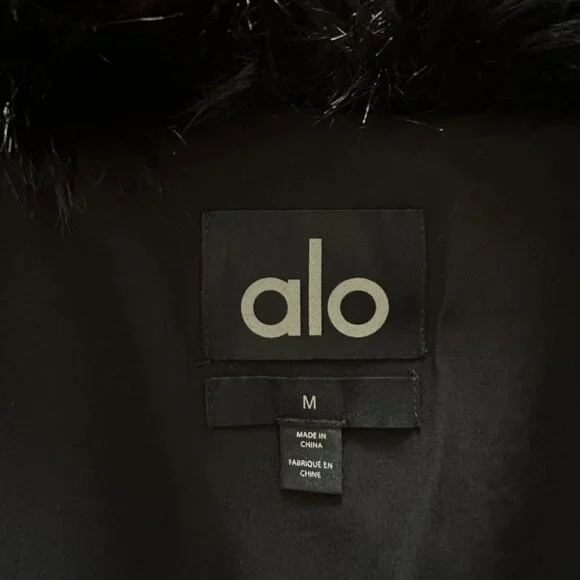 ALO Opulent Faux Fur Cropped Jacket - M - Picture 4 of 6